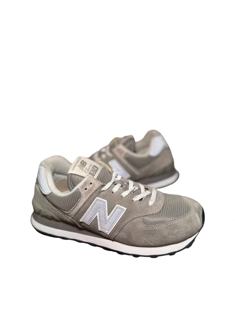 New Balance Women’s 574 Sneaker in Gray and White size 8